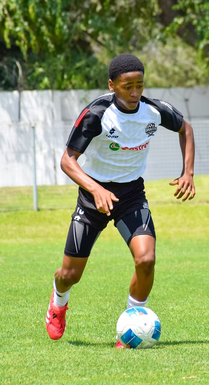 Dinaledi player driving forward with the ball